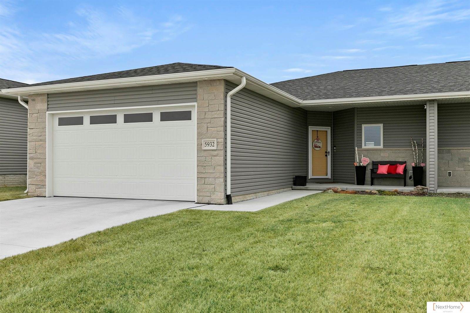 5932 Loxton Street, Lincoln, NE 68526
