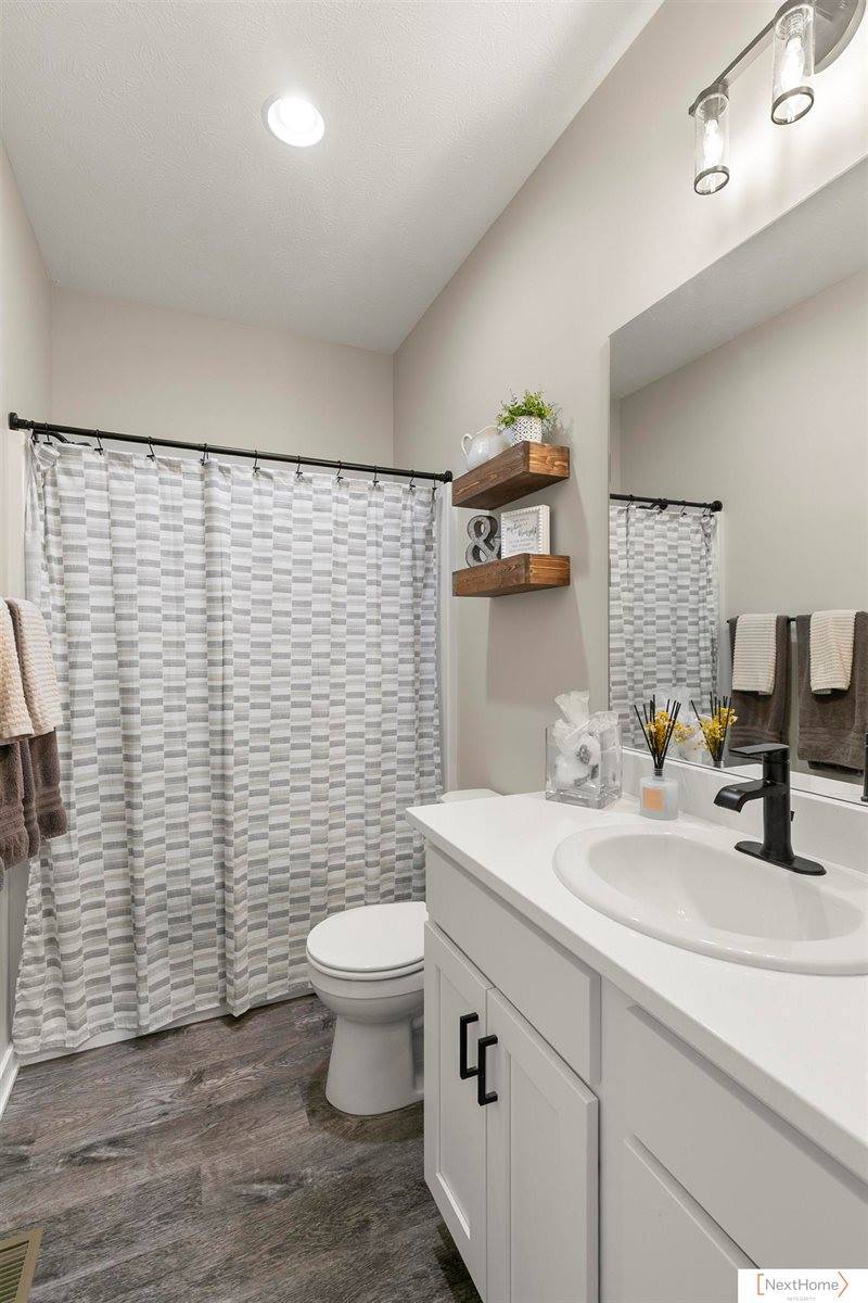 5932 Loxton Street, Lincoln, NE 68526