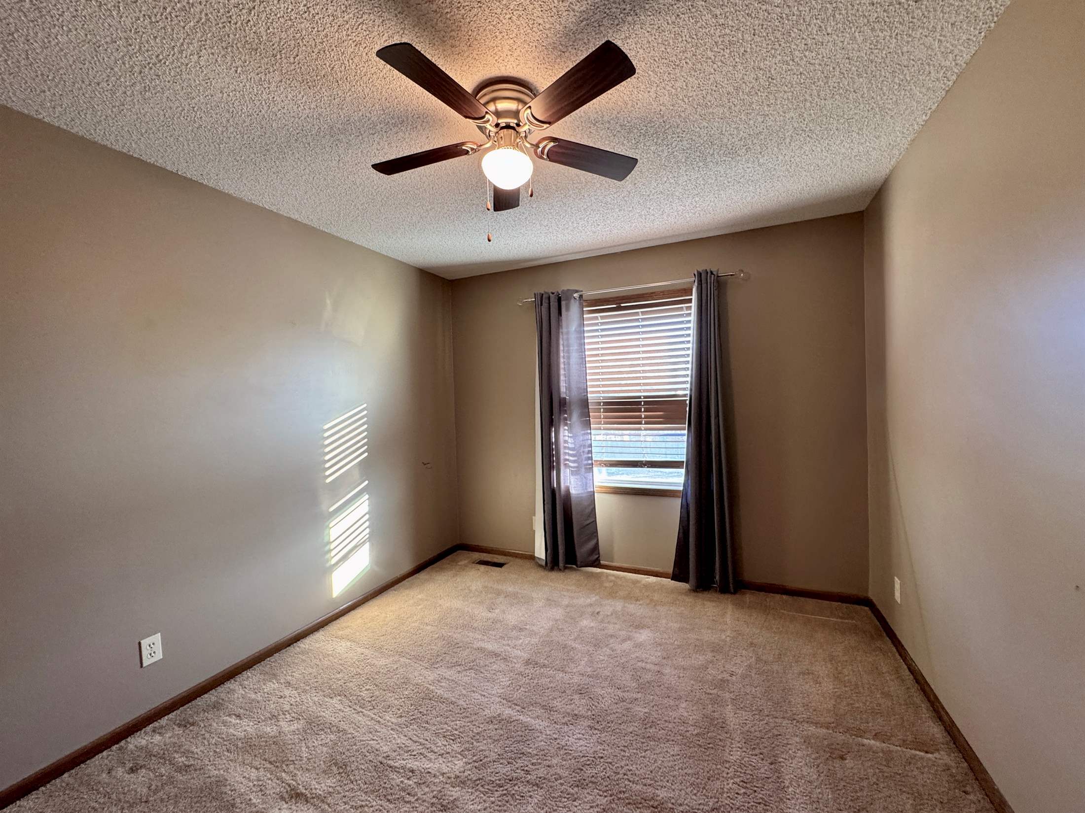 3630 SW Kings Forest Rd, Topeka, KS 66610