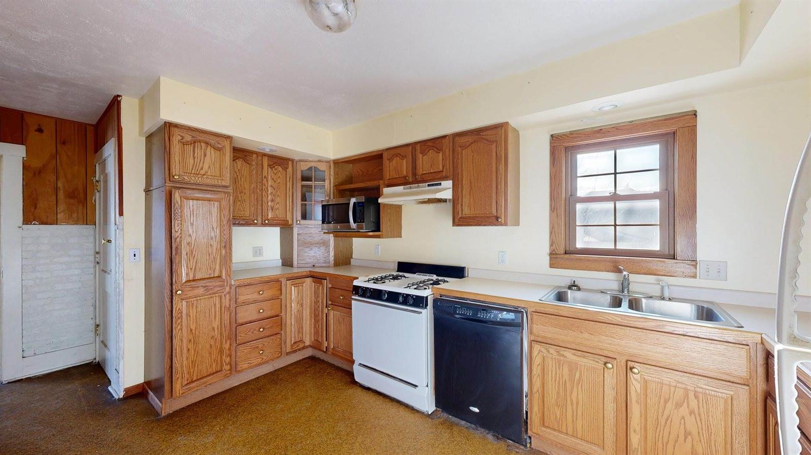 809 Ontario Ave, Cashton, WI 54619