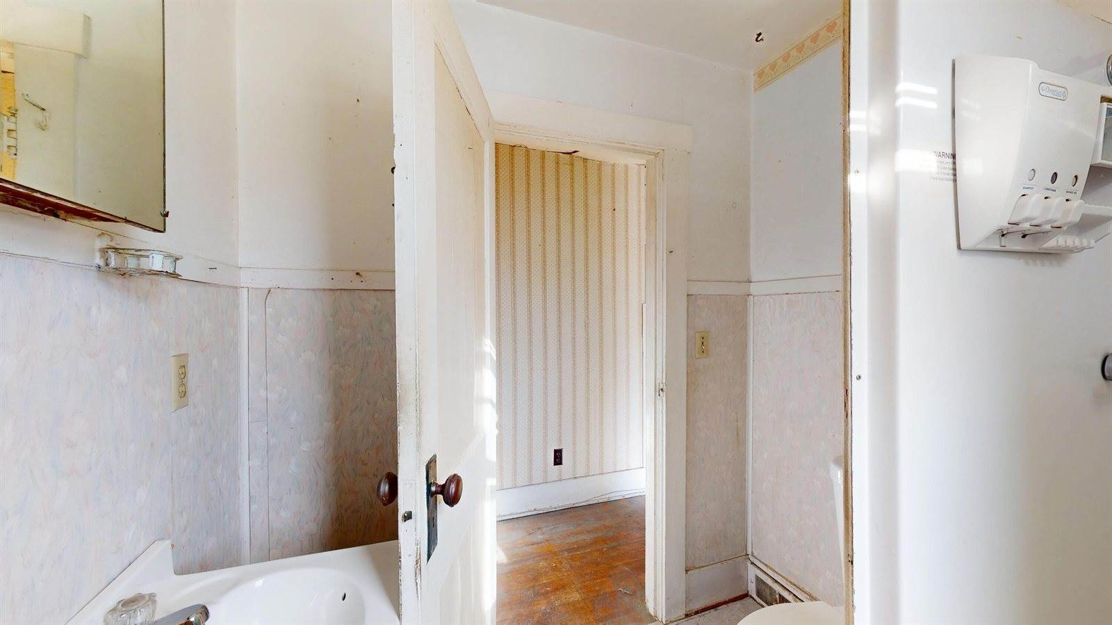 809 Ontario Ave, Cashton, WI 54619