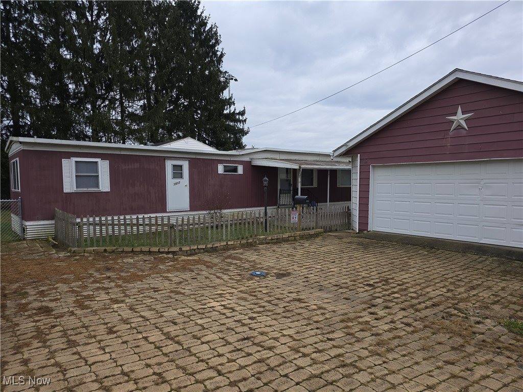 1812 Danbury Avenue, Wellsville, OH 43968