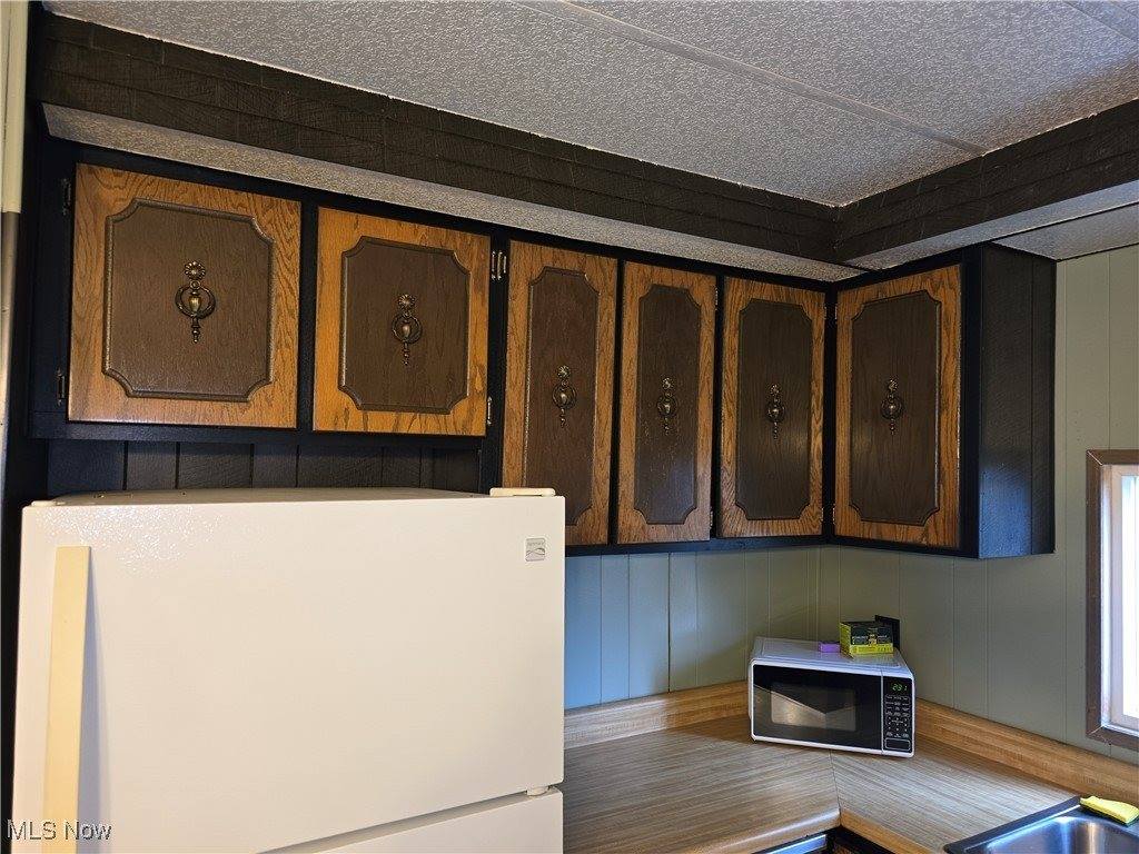 1812 Danbury Avenue, Wellsville, OH 43968