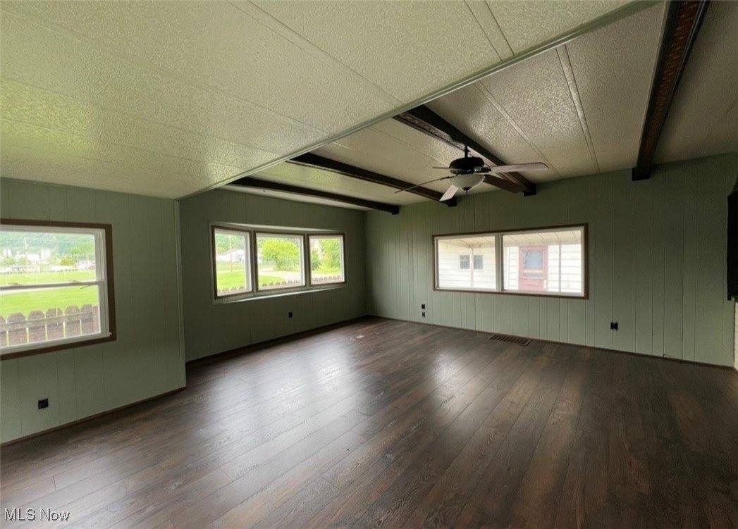 1812 Danbury Avenue, Wellsville, OH 43968