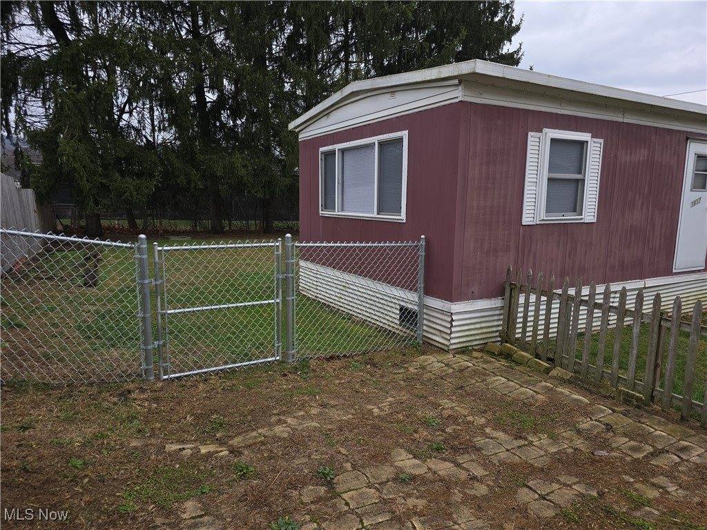 1812 Danbury Avenue, Wellsville, OH 43968