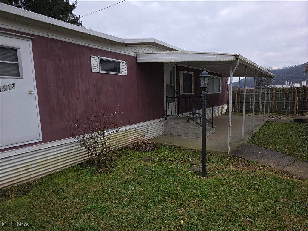 1812 Danbury Avenue, Wellsville, OH 43968