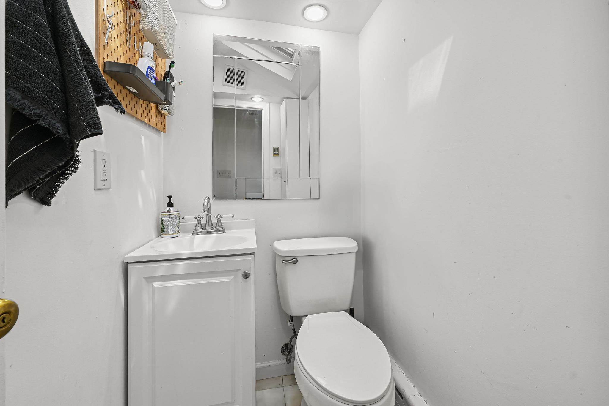 13 Herbert Ave, Port Washington, NY 11050