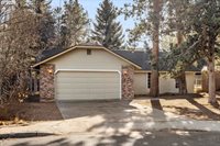 1843 SE Moorwood Ct, Bend, OR 97702