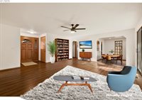 1843 SE Moorwood Ct, Bend, OR 97702