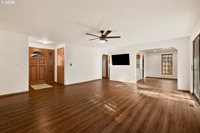 1843 SE Moorwood Ct, Bend, OR 97702