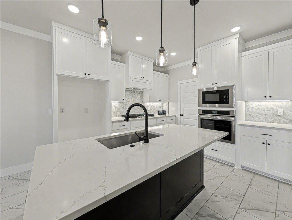 6906 Basswood Avenue, Bentonville, AR 72712