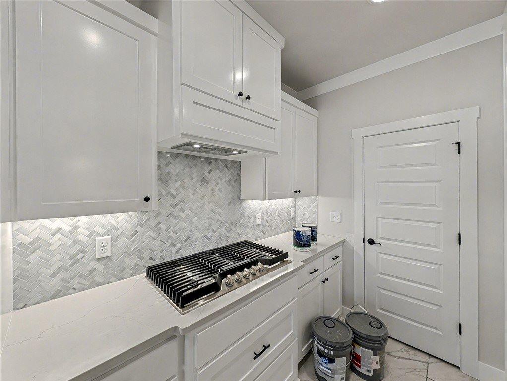 6906 Basswood Avenue, Bentonville, AR 72712