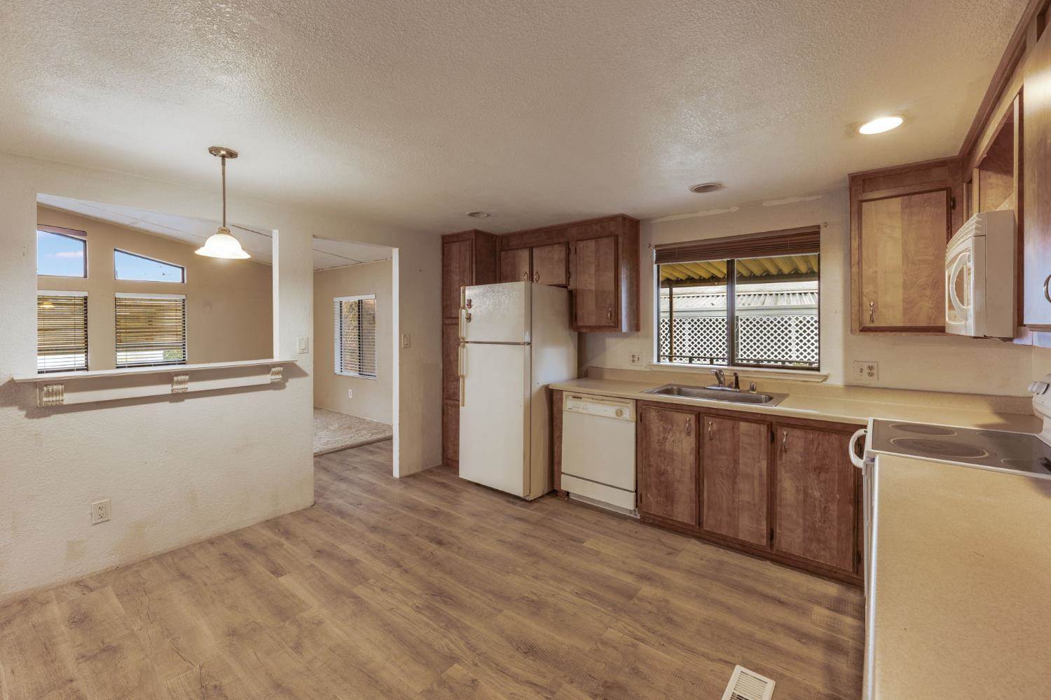 443 Royal Crest Circle, Rancho Cordova, CA 95670