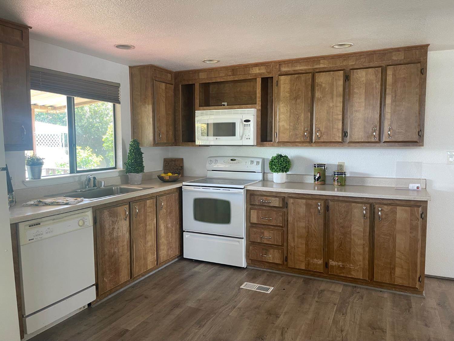 443 Royal Crest Circle, Rancho Cordova, CA 95670