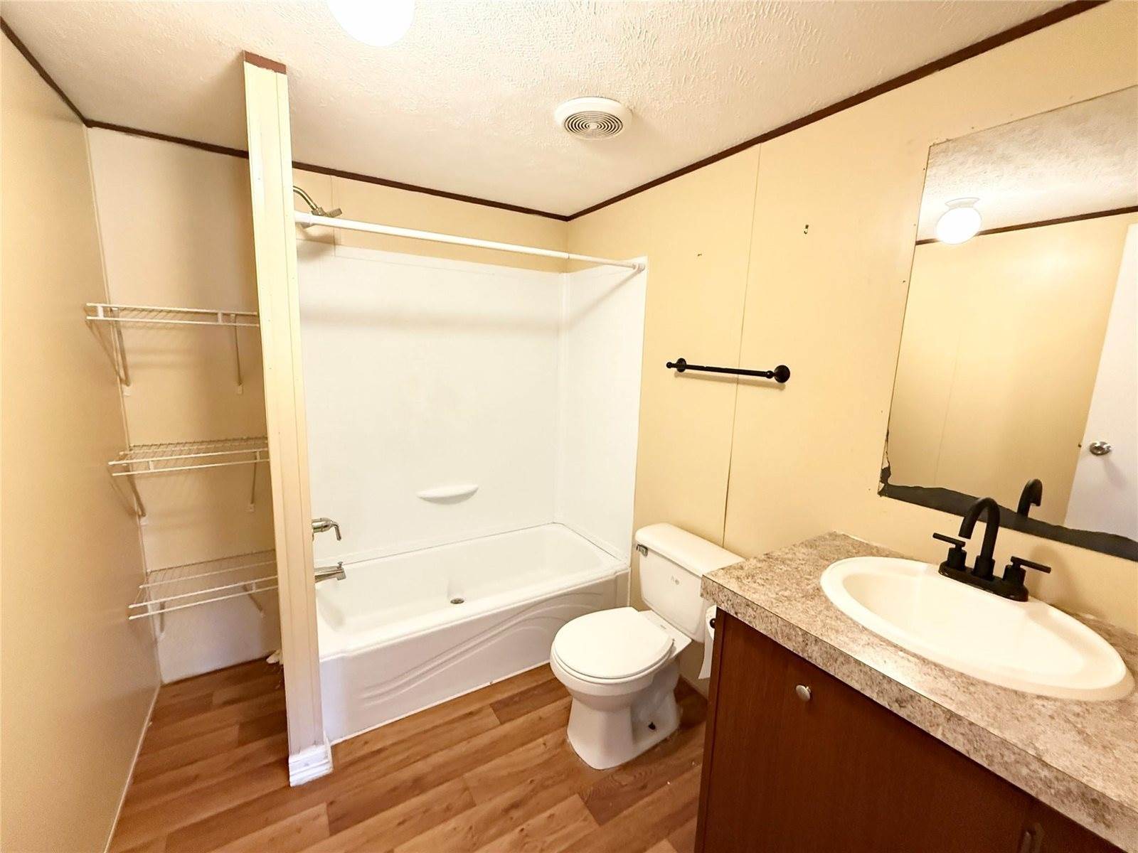 119 Frank Lane, Old River-Winfree, TX 77523