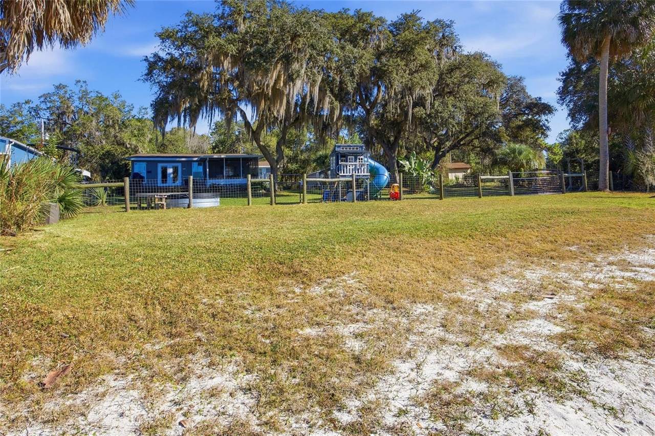 10550 NE 222nd Place Road, Fort Mc Coy, FL 32134