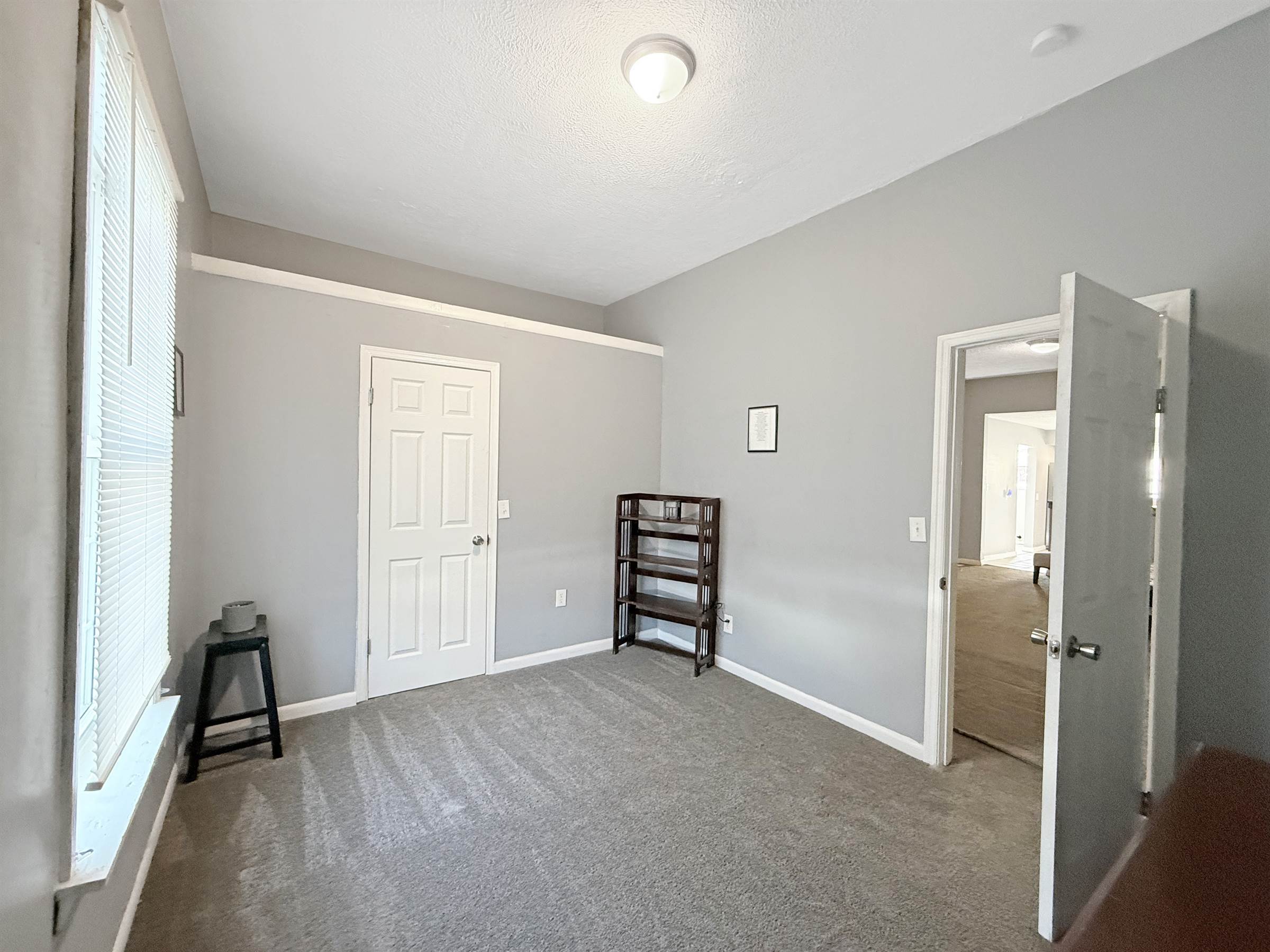 1543 3rd Ave, Terre Haute, IN 47807