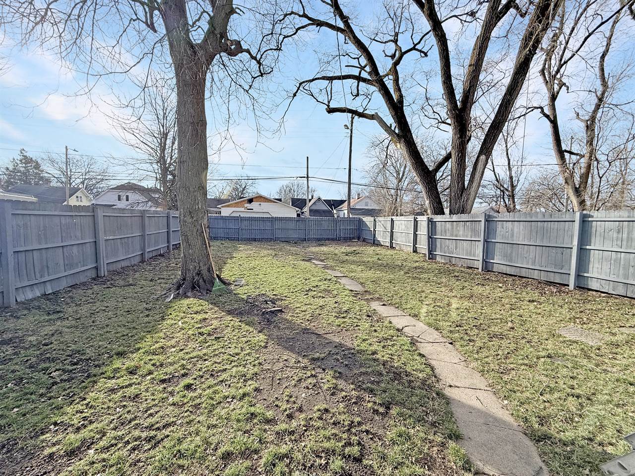 1543 3rd Ave, Terre Haute, IN 47807