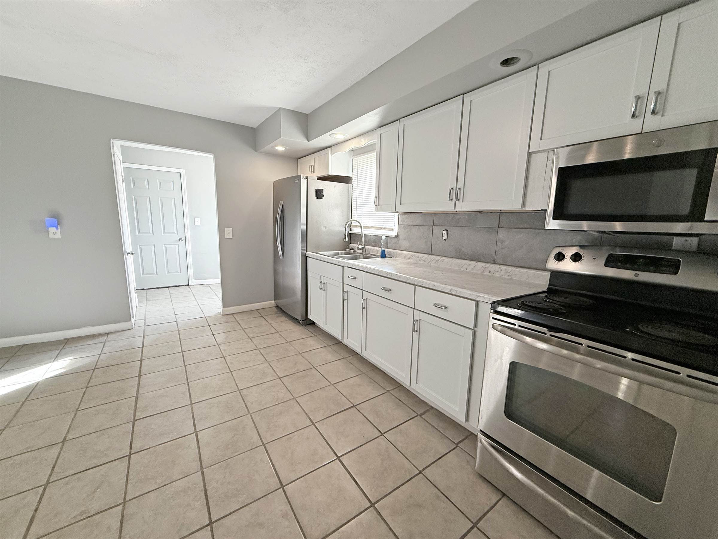 1543 3rd Ave, Terre Haute, IN 47807