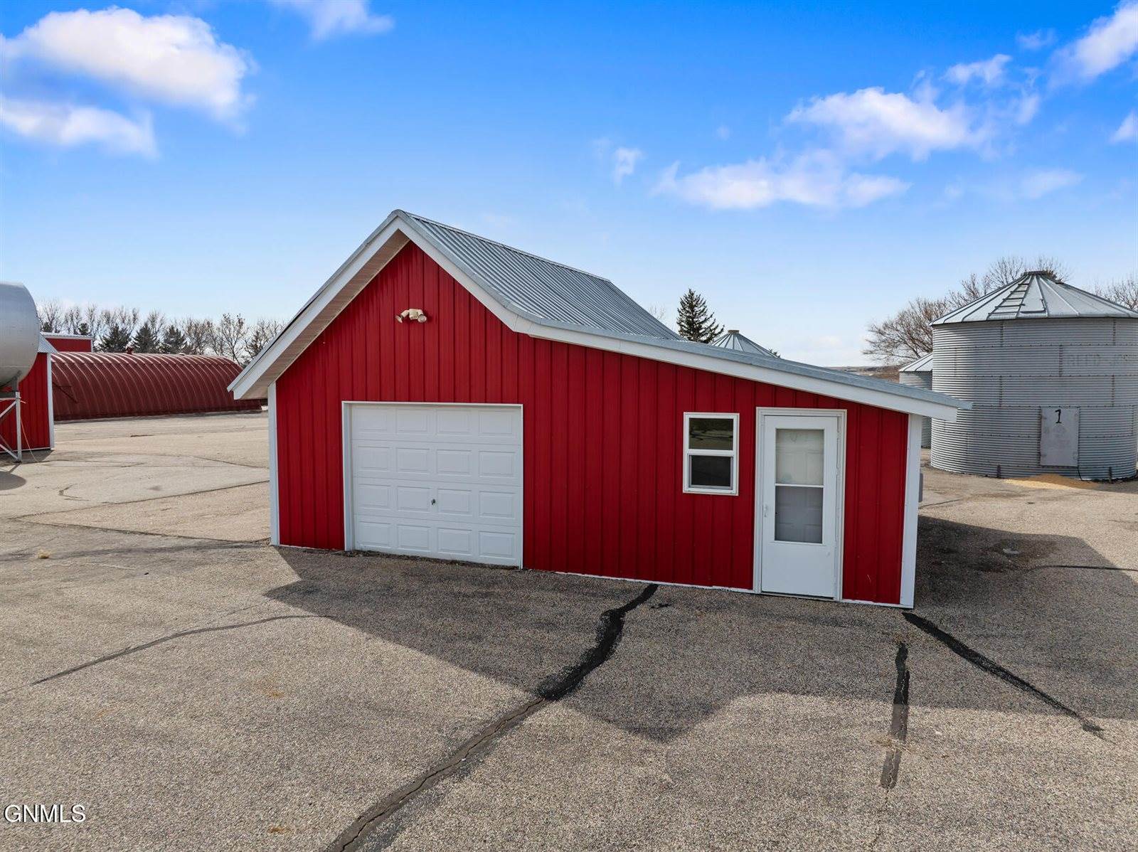 6181 133rd Avenue NW, Williston, ND 58801