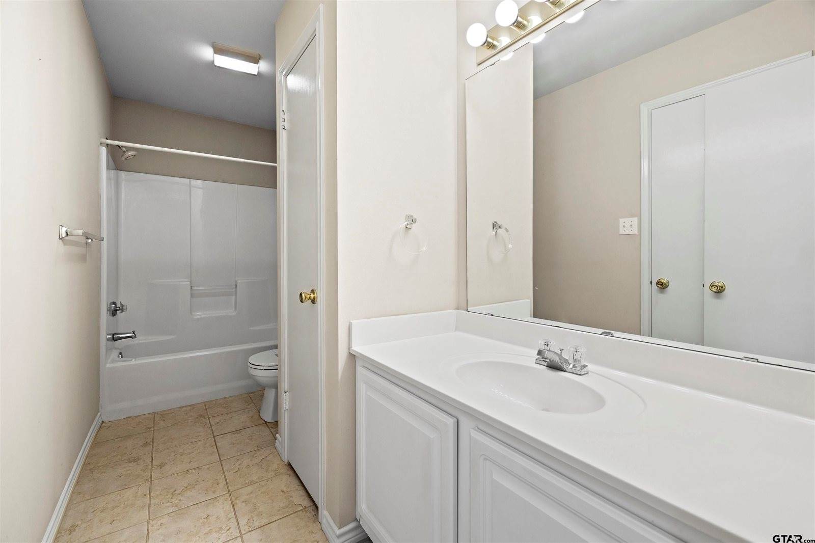 5401 Hollytree Dr. 604, Tyler, TX 75703