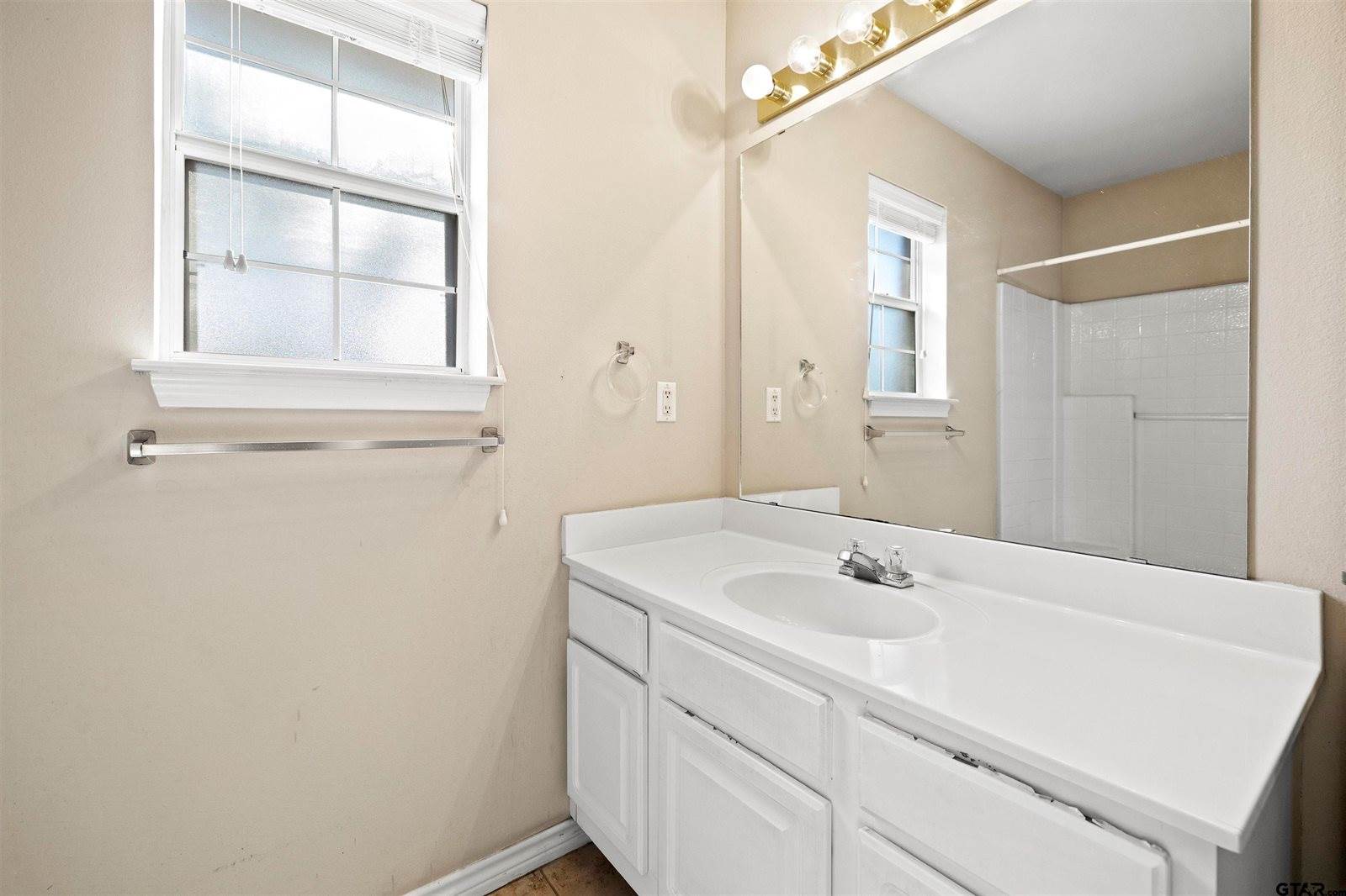 5401 Hollytree Dr. 604, Tyler, TX 75703