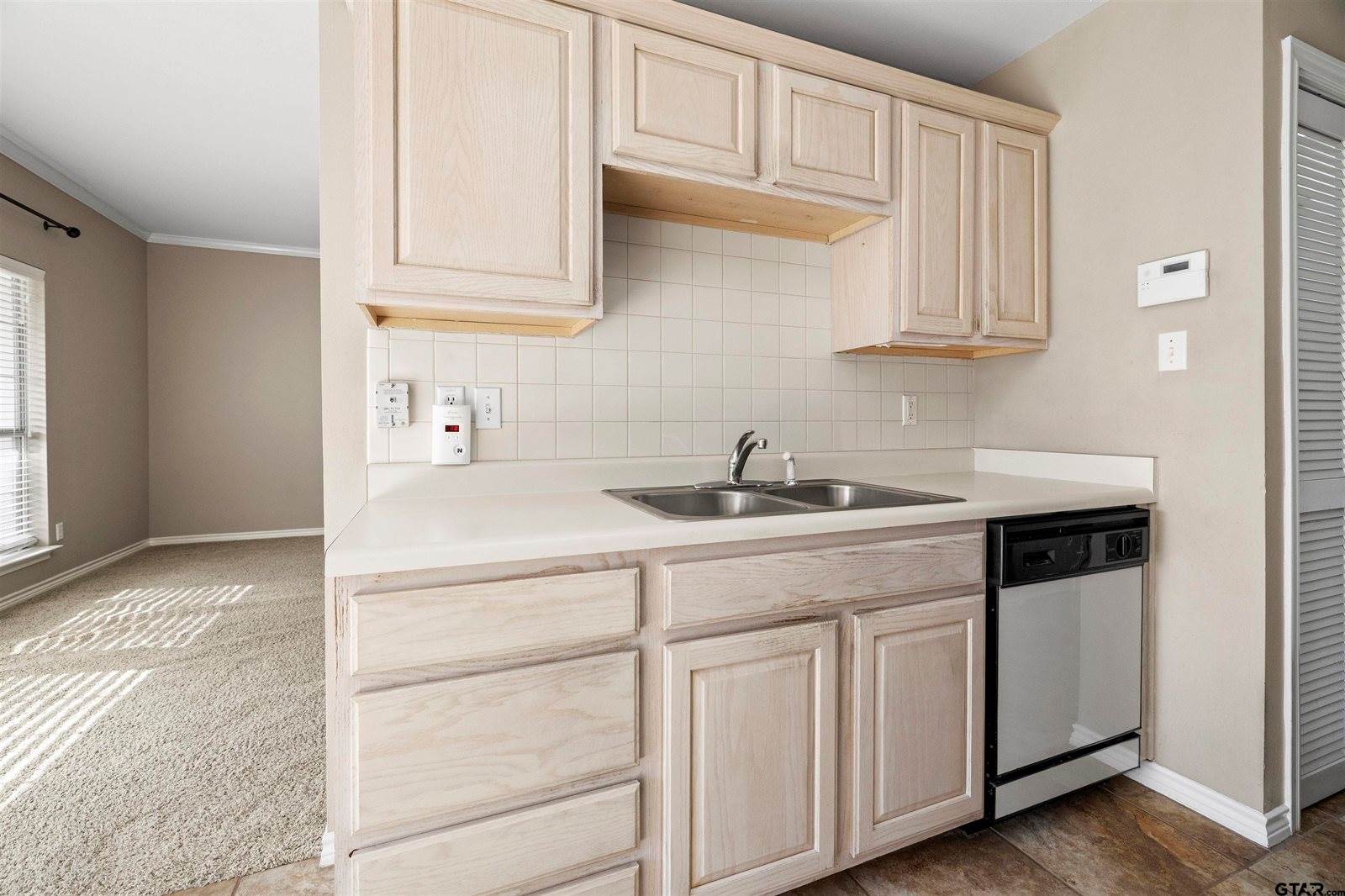 5401 Hollytree Dr. 604, Tyler, TX 75703