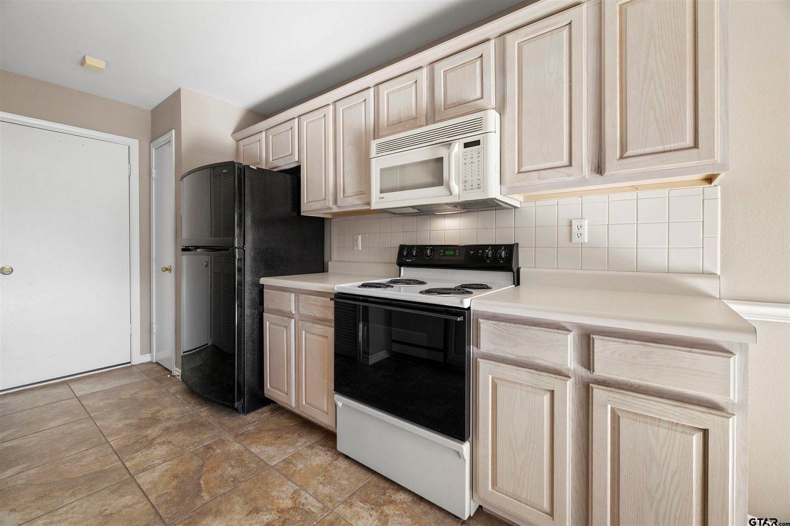 5401 Hollytree Dr. 604, Tyler, TX 75703