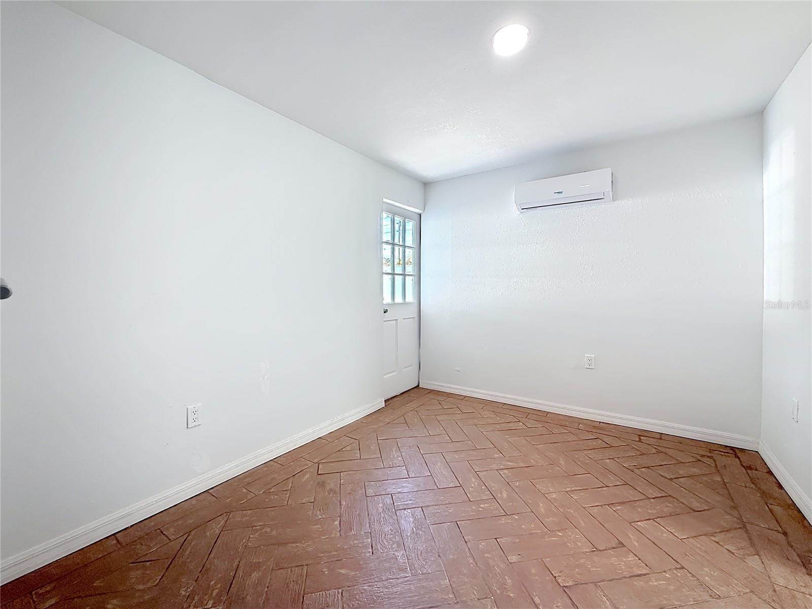 5810 Tangerine Avenue South, Gulfport, FL 33707