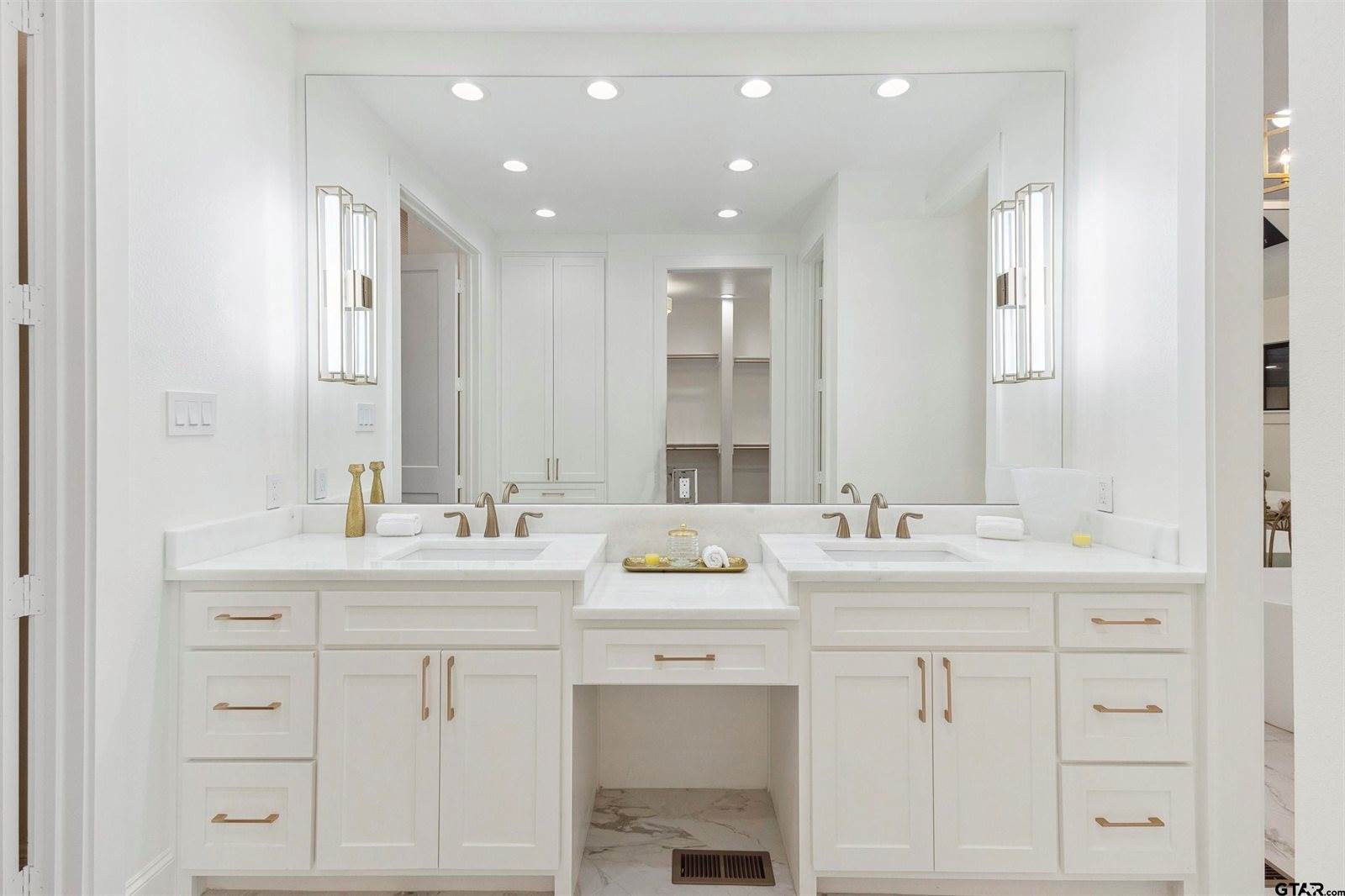 15482 Timberhill Drive, Flint, TX 75762