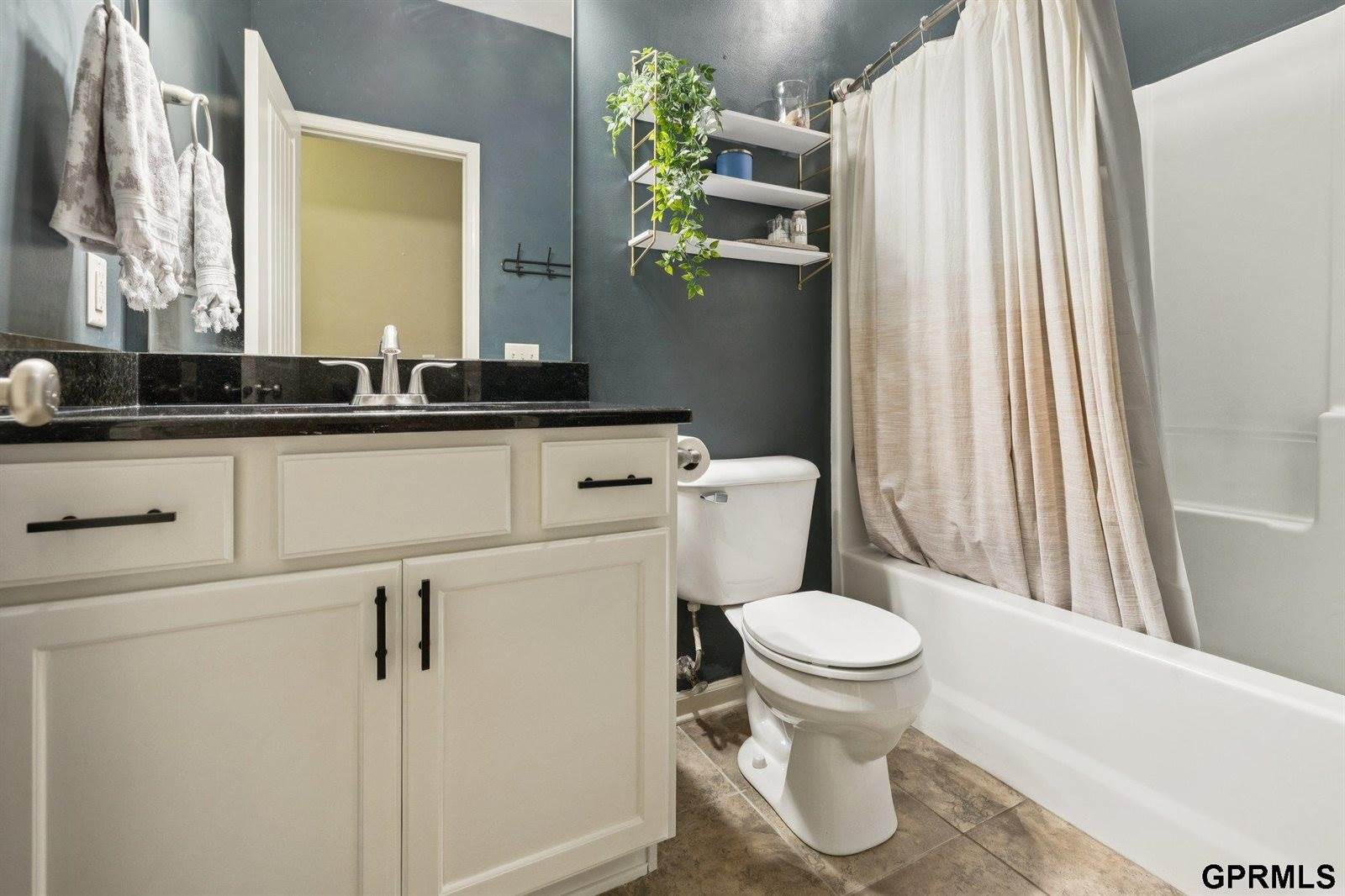 18601 Mason Street, Elkhorn, NE 68022