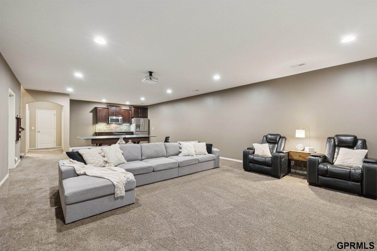 18601 Mason Street, Elkhorn, NE 68022