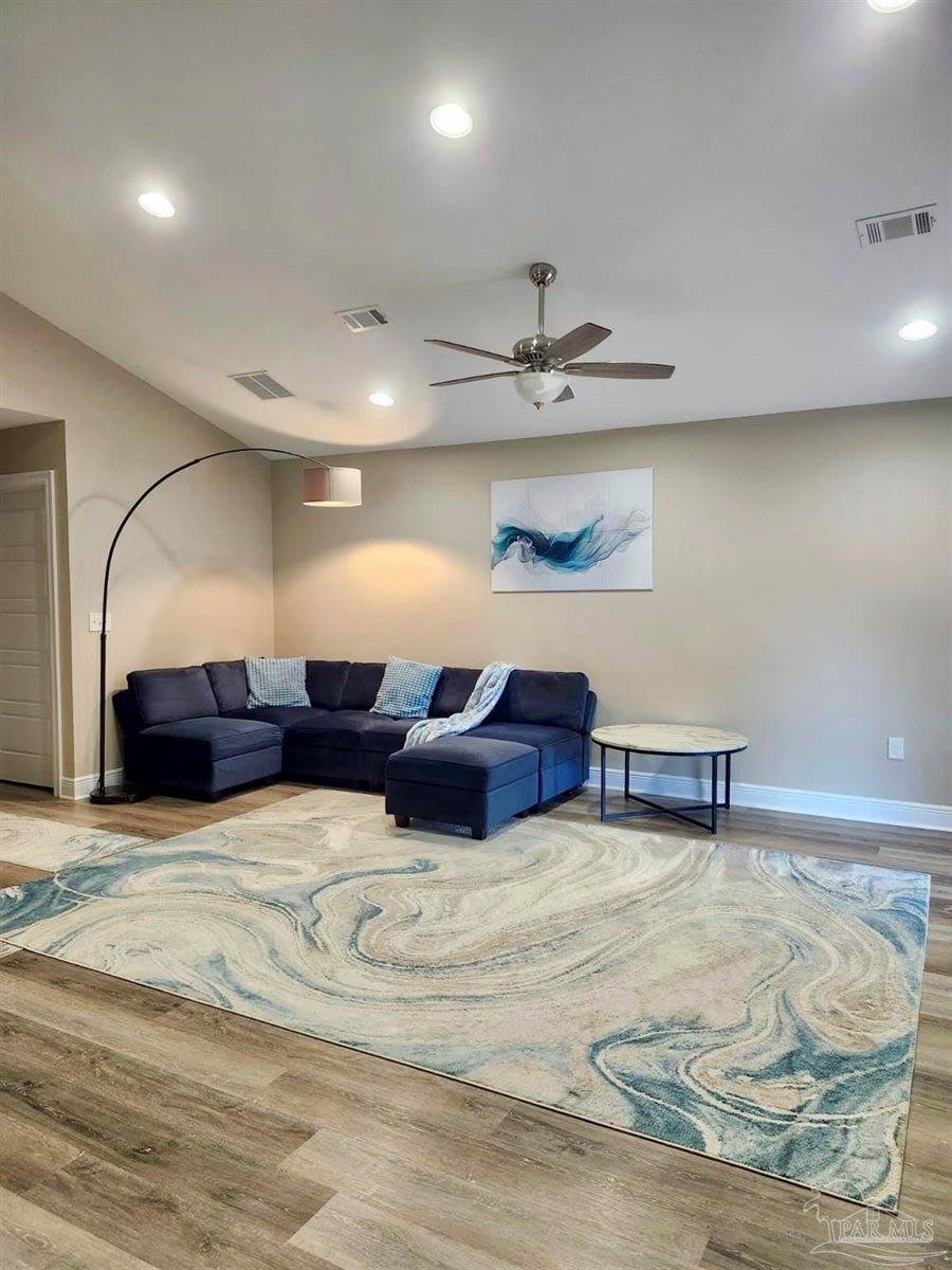 10425 Tanton Rd, Pensacola, FL 32506