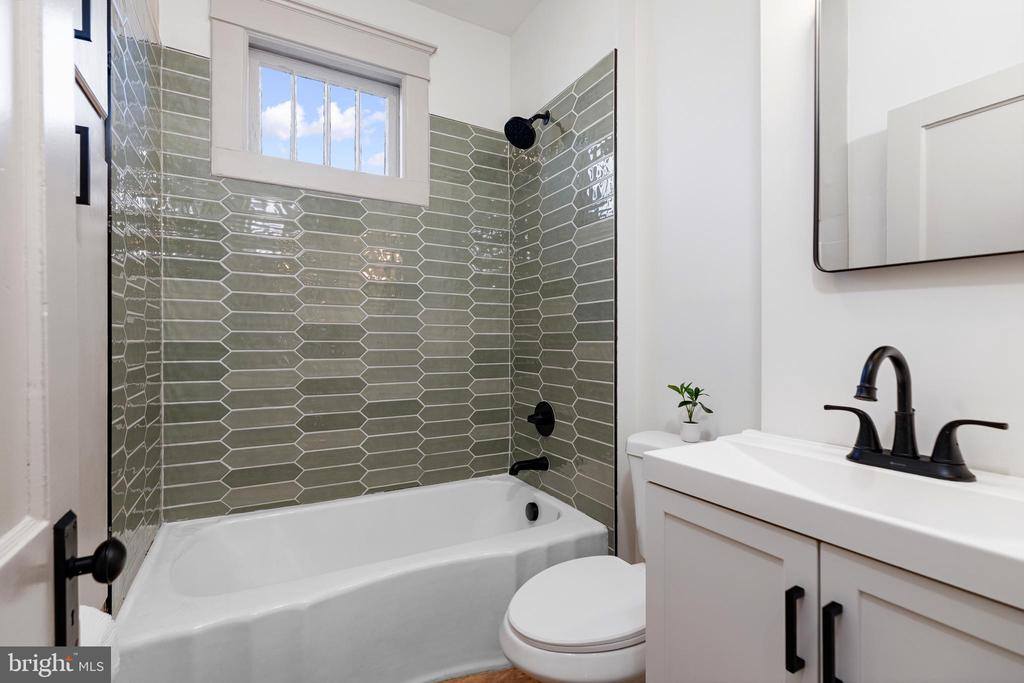 672 Sherwood Avenue, Waynesboro, VA 22980