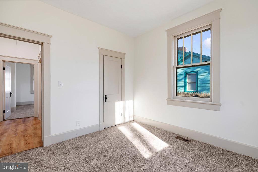 672 Sherwood Avenue, Waynesboro, VA 22980