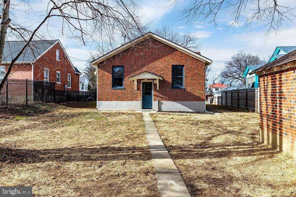 672 Sherwood Avenue, Waynesboro, VA 22980