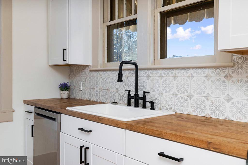 672 Sherwood Avenue, Waynesboro, VA 22980