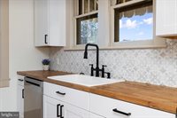 672 Sherwood Avenue, Waynesboro, VA 22980