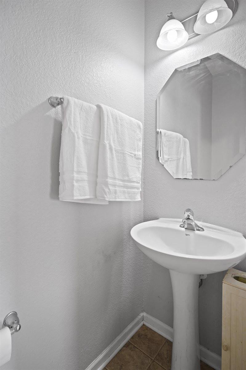 15014 73rd St, Kenosha, WI 53142