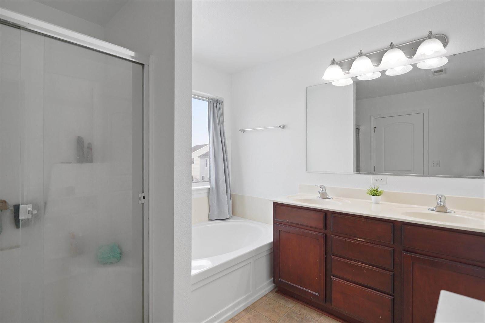 15014 73rd St, Kenosha, WI 53142