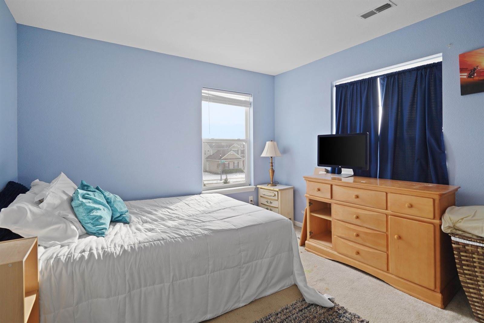 15014 73rd St, Kenosha, WI 53142