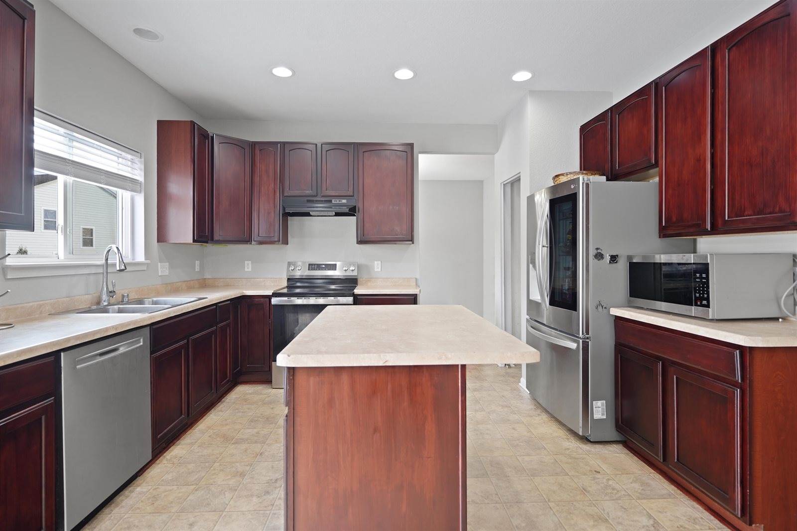 15014 73rd St, Kenosha, WI 53142