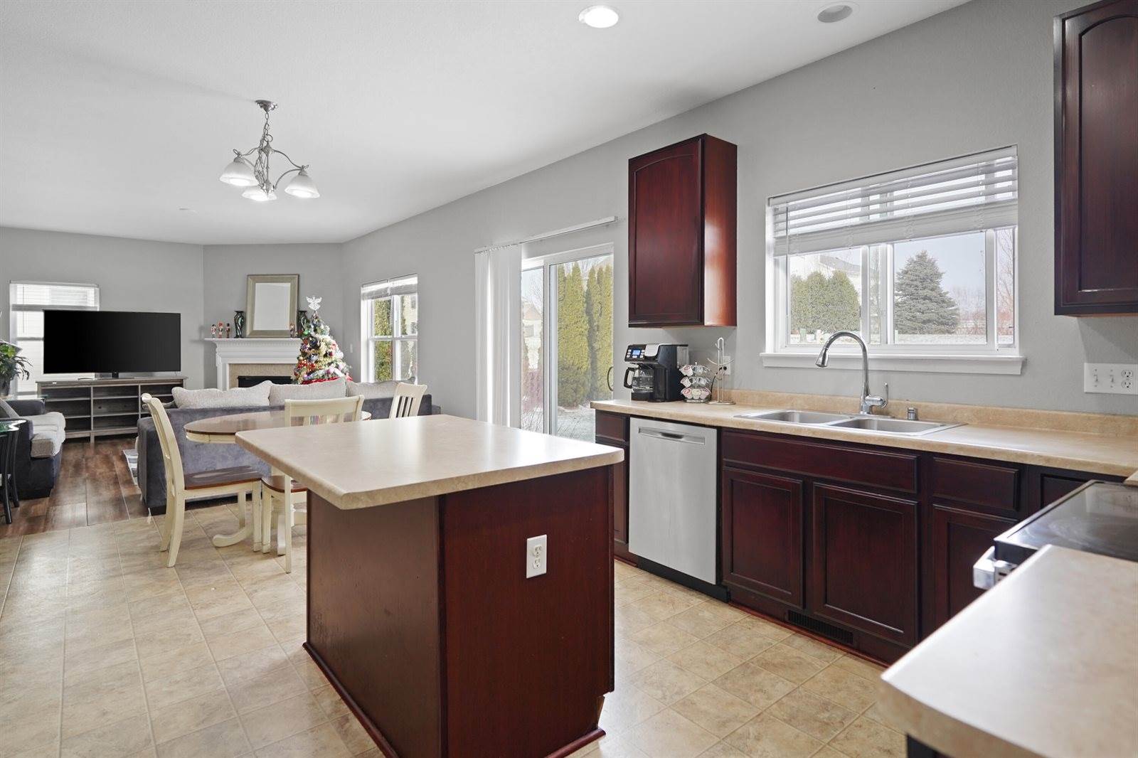 15014 73rd St, Kenosha, WI 53142