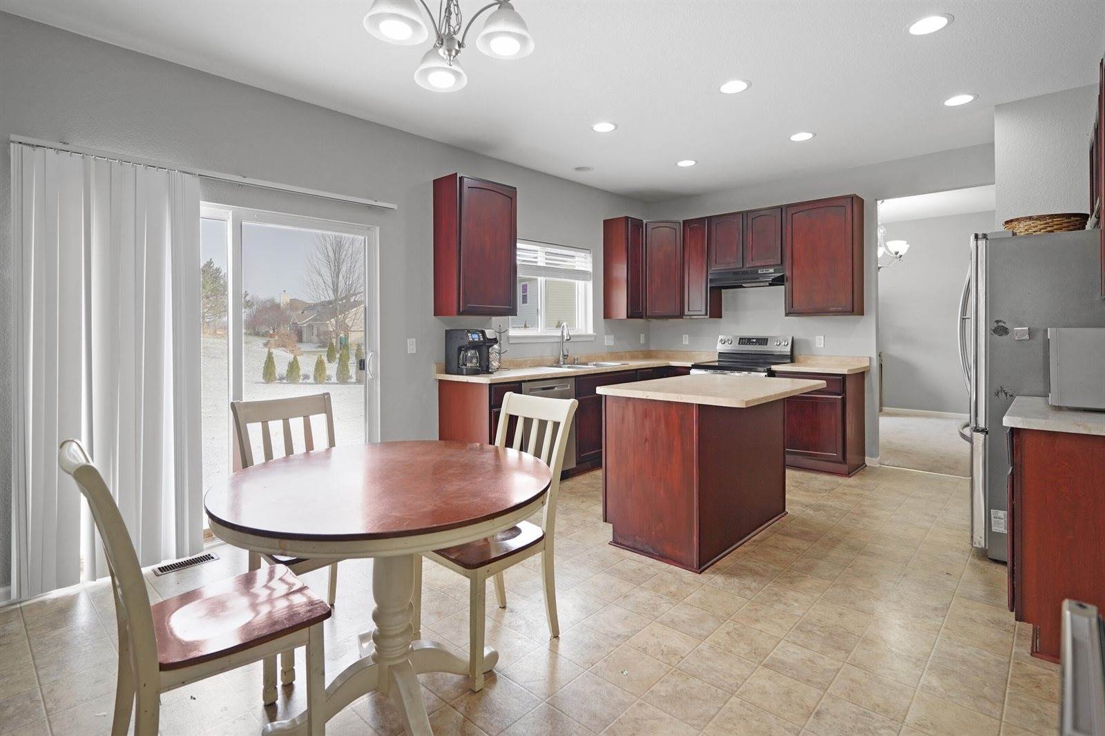 15014 73rd St, Kenosha, WI 53142