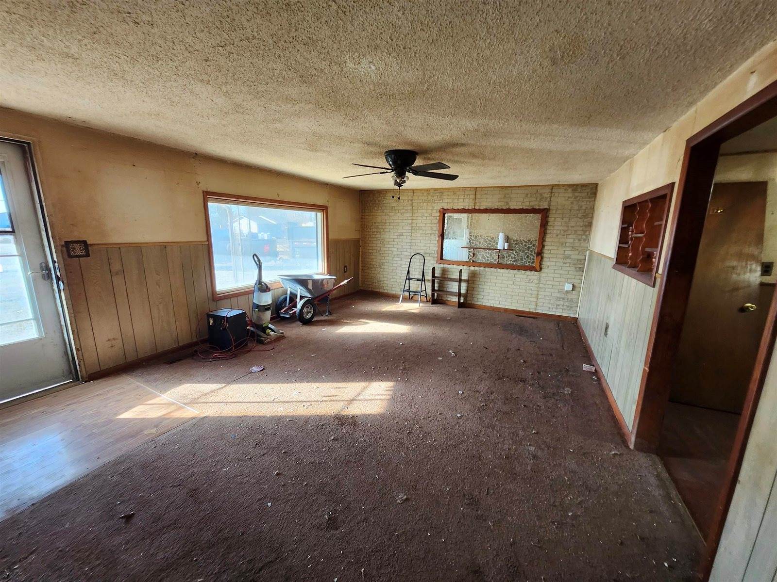 620 East 2nd St, Douglass, KS 67039