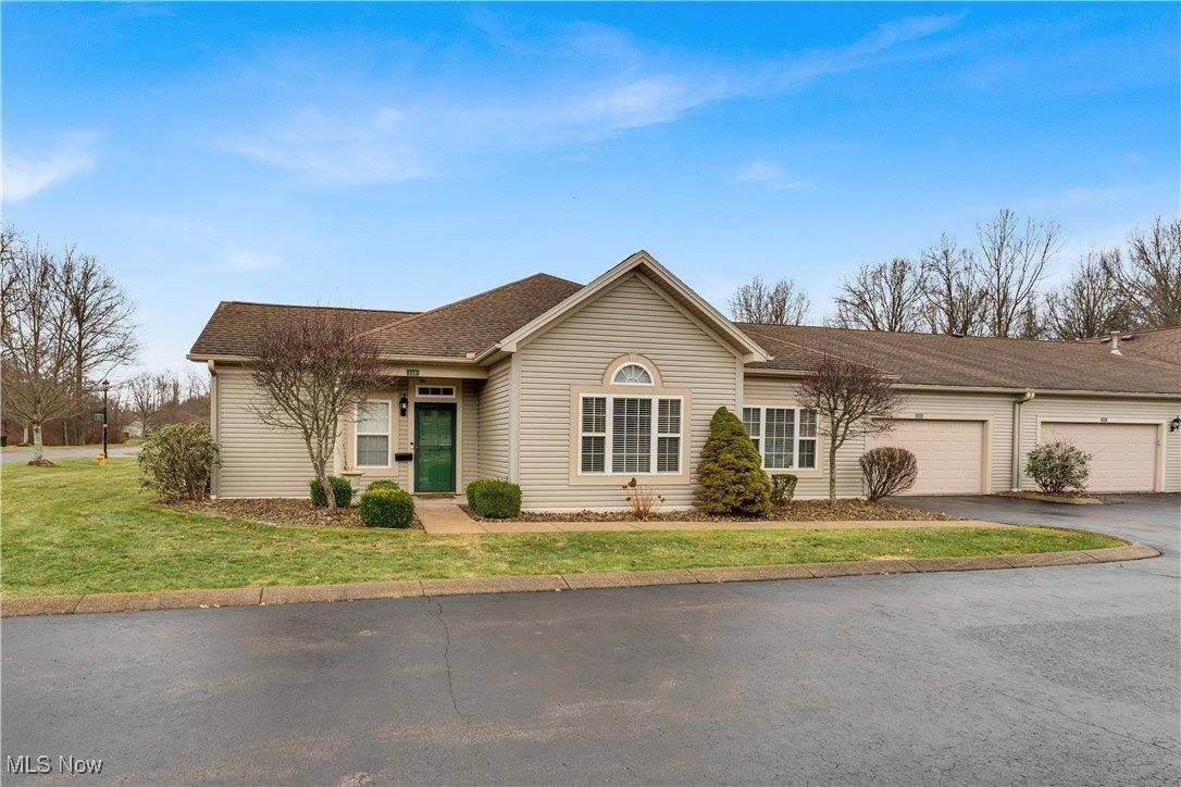 24 Hunters Woods Boulevard, Canfield, OH 44406