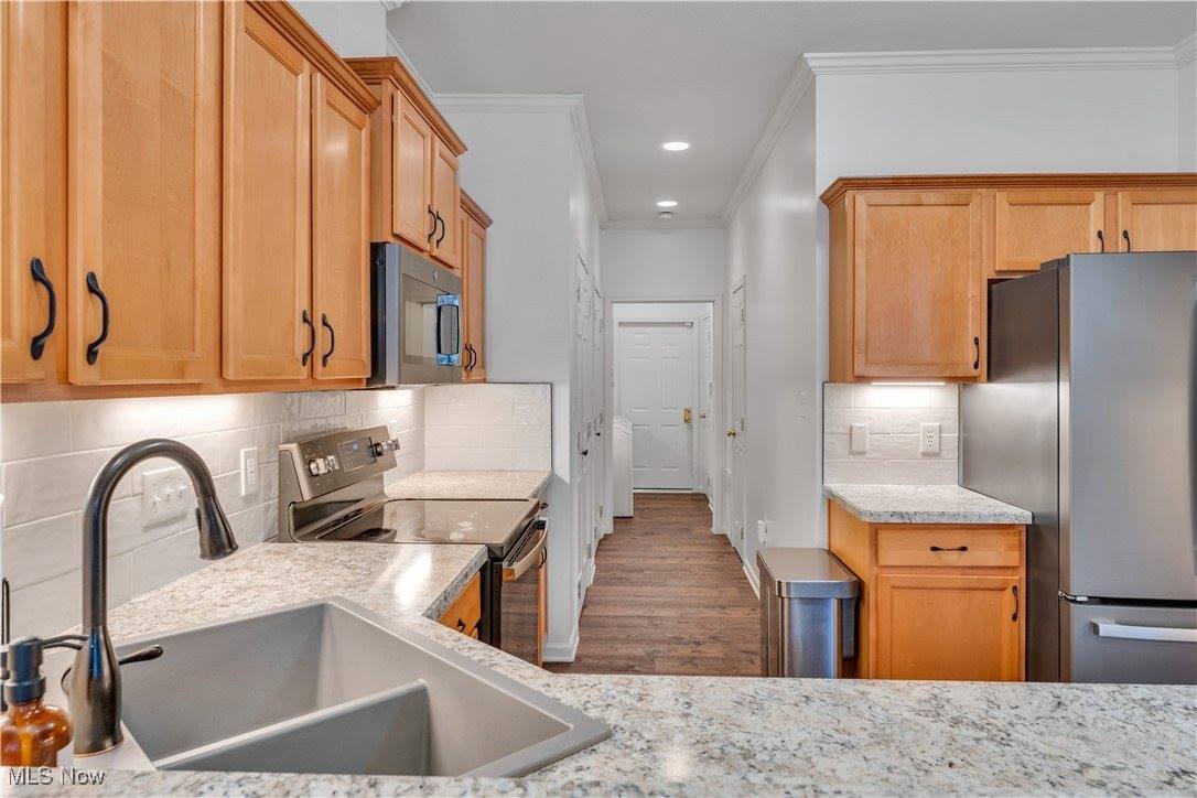 24 Hunters Woods Boulevard, Canfield, OH 44406