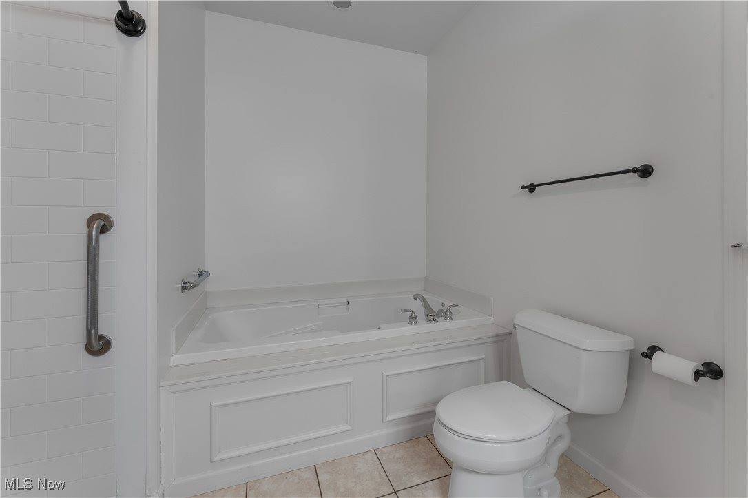 24 Hunters Woods Boulevard, Canfield, OH 44406