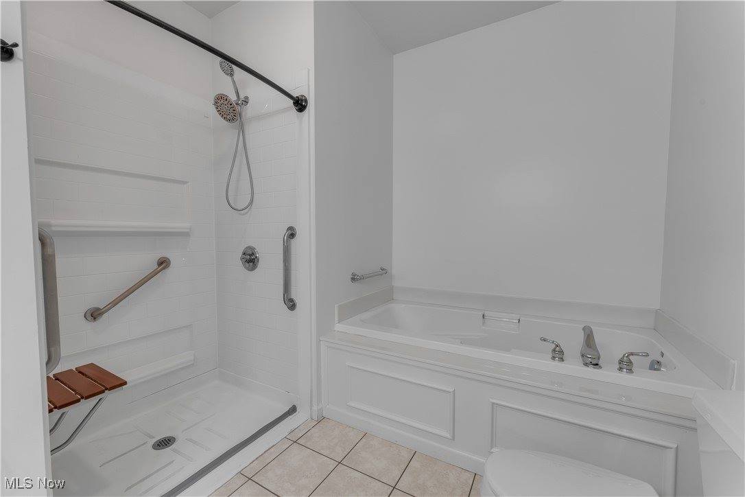 24 Hunters Woods Boulevard, Canfield, OH 44406