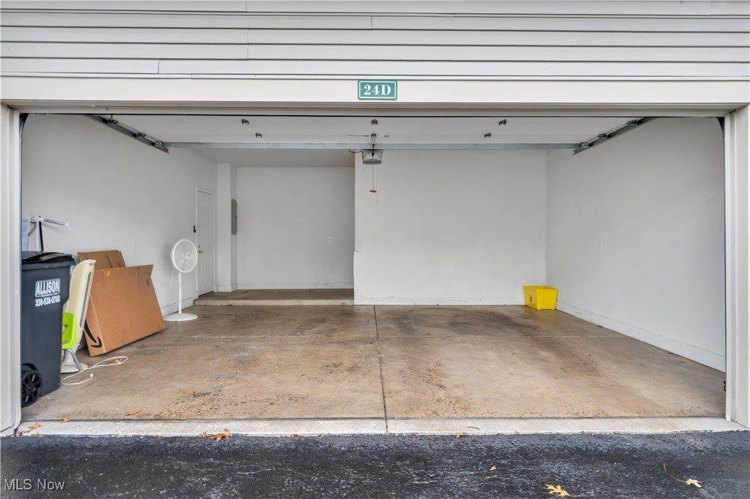 24 Hunters Woods Boulevard, Canfield, OH 44406